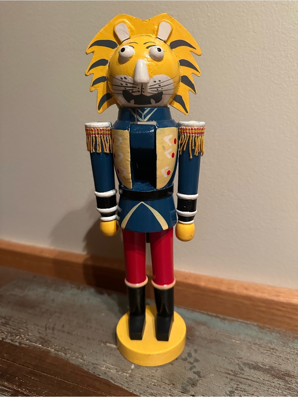 Vintage wooden Lion nutcracker doll works great condition